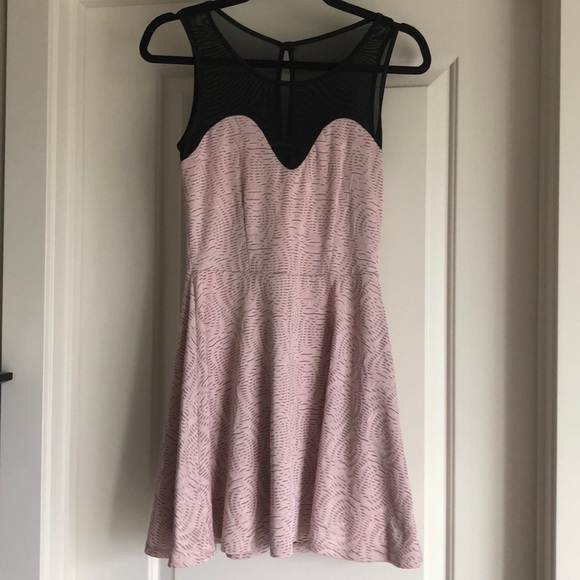 Light Pink and Black Dress - Picture 3 of 5